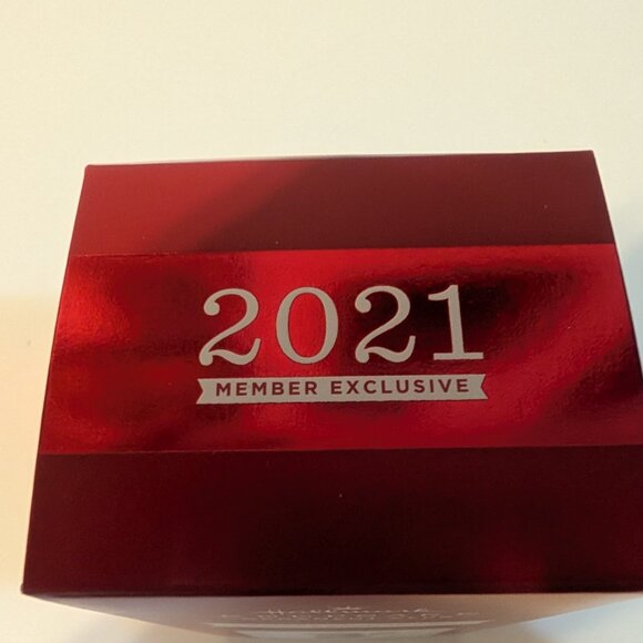 Hallmark 2021 Sweet Snowman Baker Member Exclusive - Picture 2 of 3